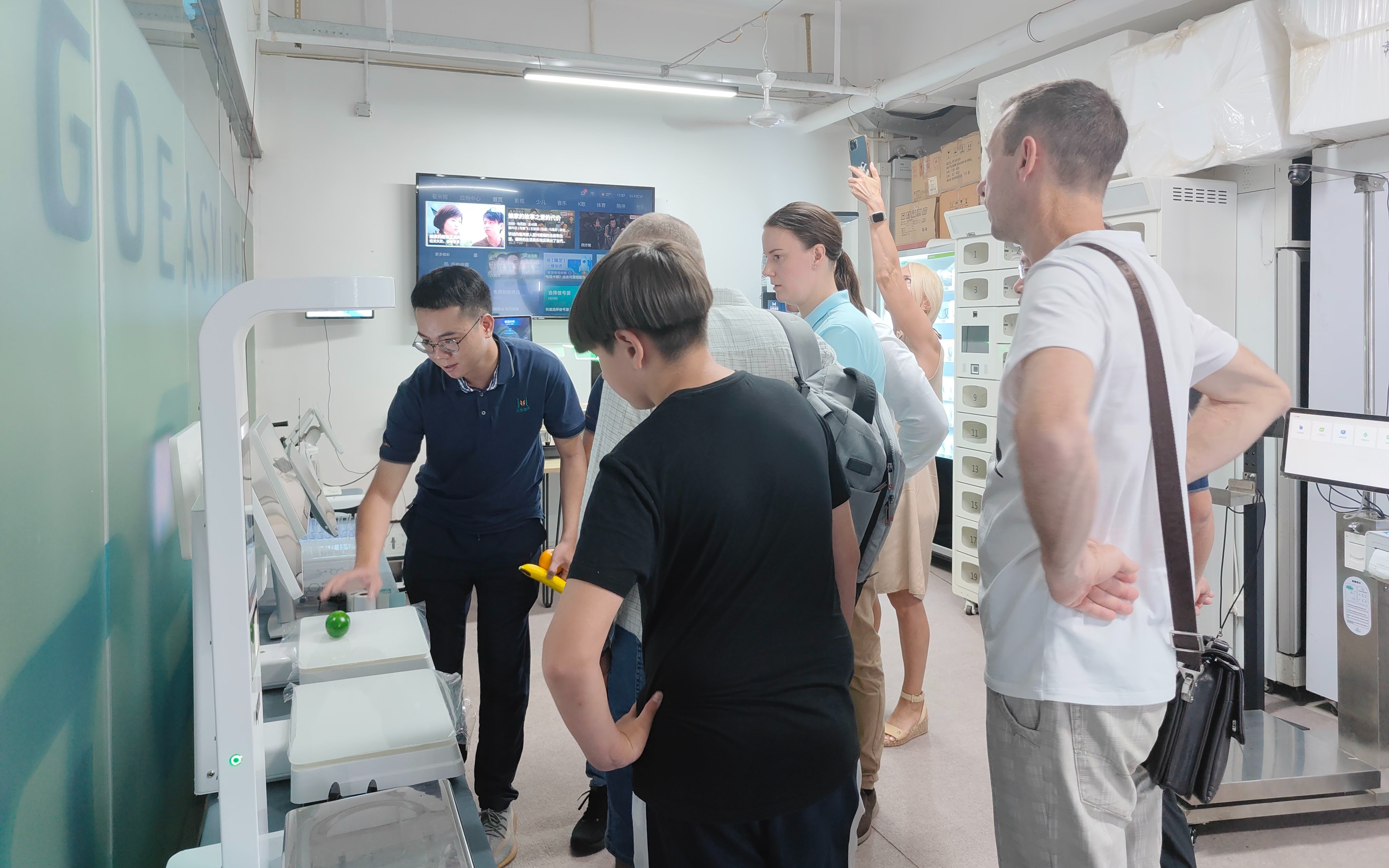 共谋创新发展：俄罗斯国际友商莅临米果智能考察调研